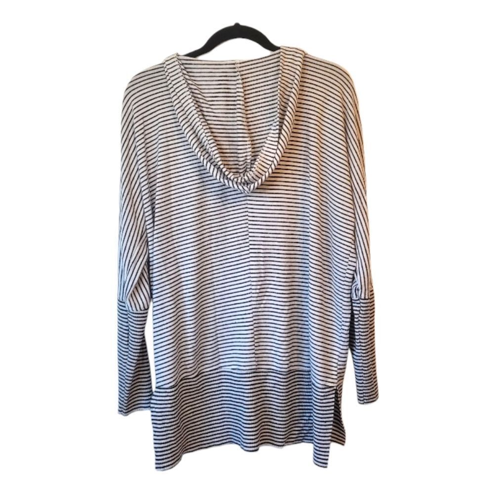 BKE Women's Black And White Stripe Over Sized Hoodie Blouse Size S - Picture 2 of 6